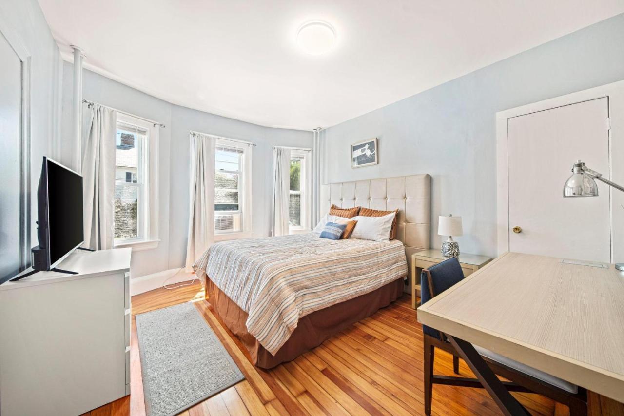 Cozy Up In 5Br Apt Near Charming Oak Square 보스톤 외부 사진