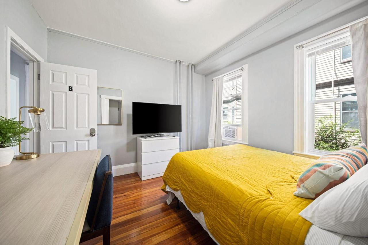 Cozy Up In 5Br Apt Near Charming Oak Square 보스톤 외부 사진
