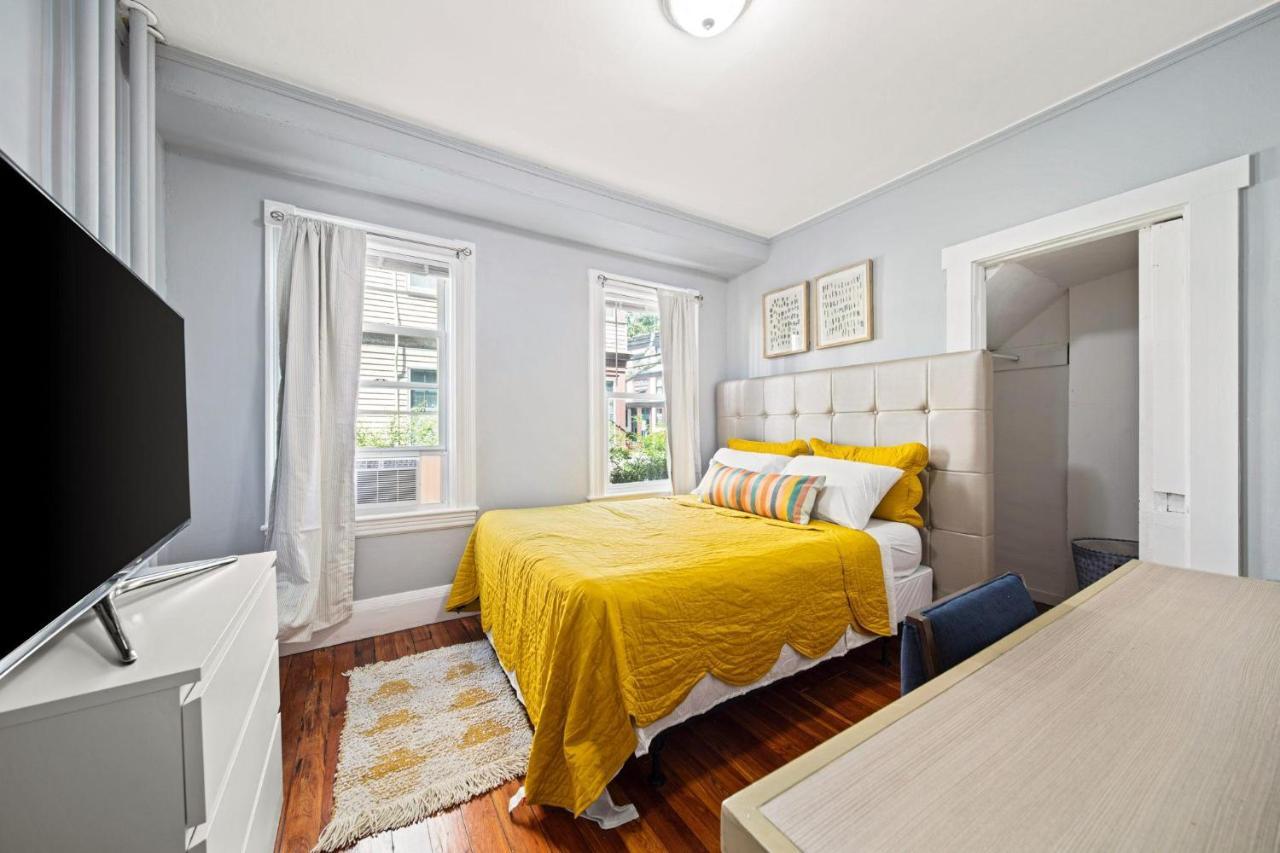 Cozy Up In 5Br Apt Near Charming Oak Square 보스톤 외부 사진