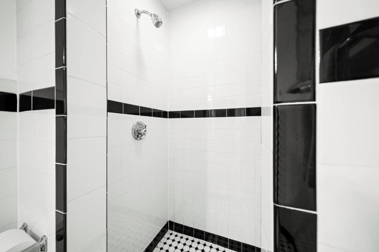 Cozy Up In 5Br Apt Near Charming Oak Square 보스톤 외부 사진