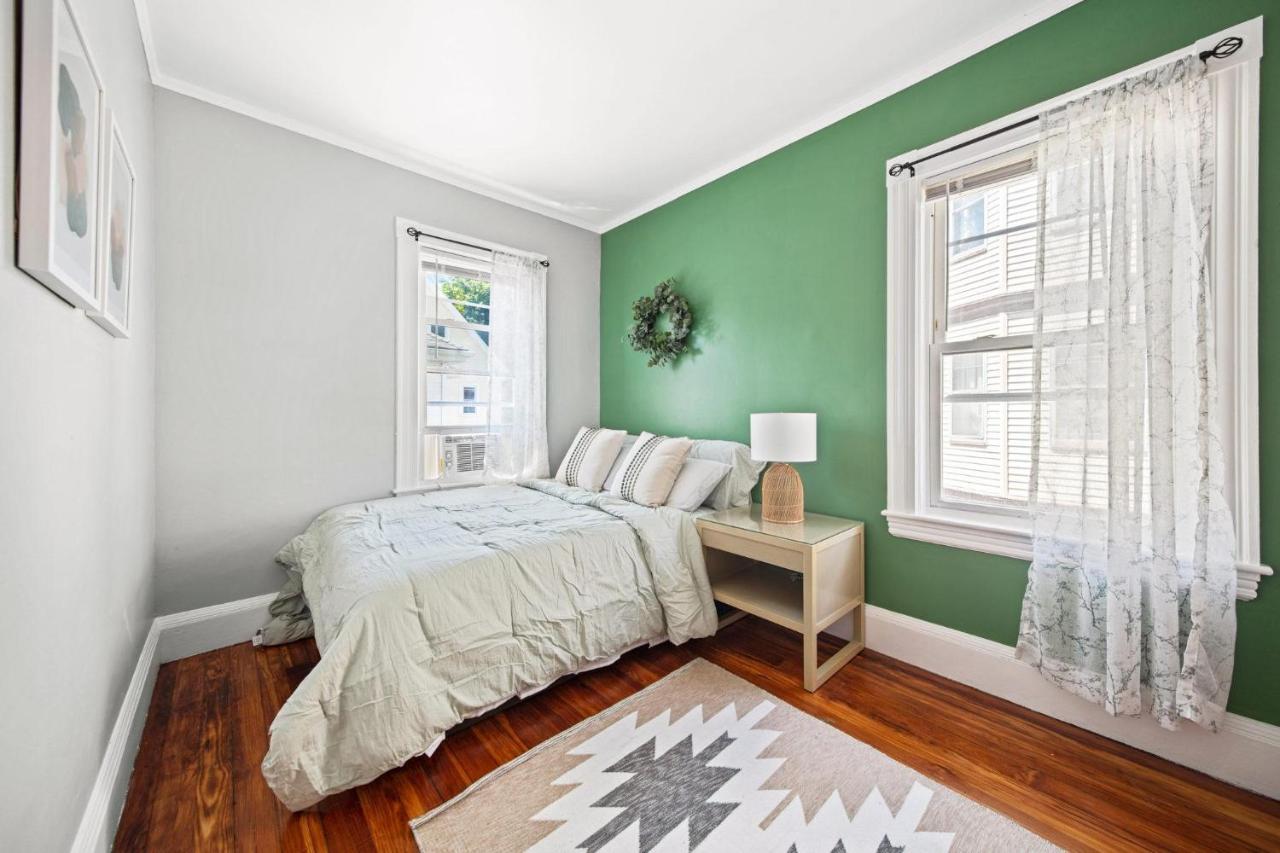 Cozy Up In 5Br Apt Near Charming Oak Square 보스톤 외부 사진